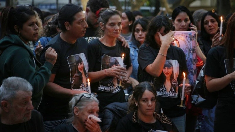 Familiares y amigos de Sophia Civarelli se manifestaron este viernes en la plaza 25 de Mayo.