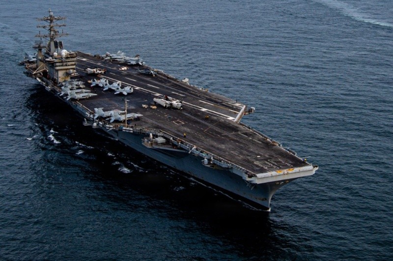 &nbsp;El USS Nimitz puede desplazar hasta 100.000 toneladas y transportar hasta 90 aeronaves en promedio.