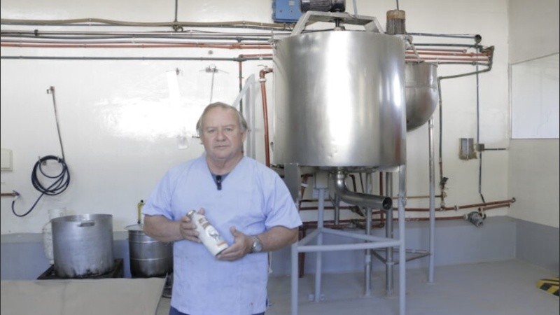 Allignani, el médico veterinario santafesino que produce leche de burra en Catamarca.