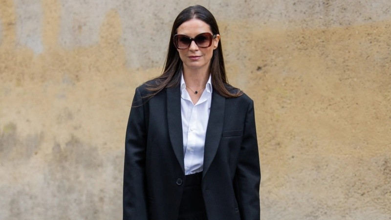 Un punto de partida seguro que, con pequeños ajustes, puede convertirse en un look versátil, cómodo y con identidad para transitar el otoño en la oficina.