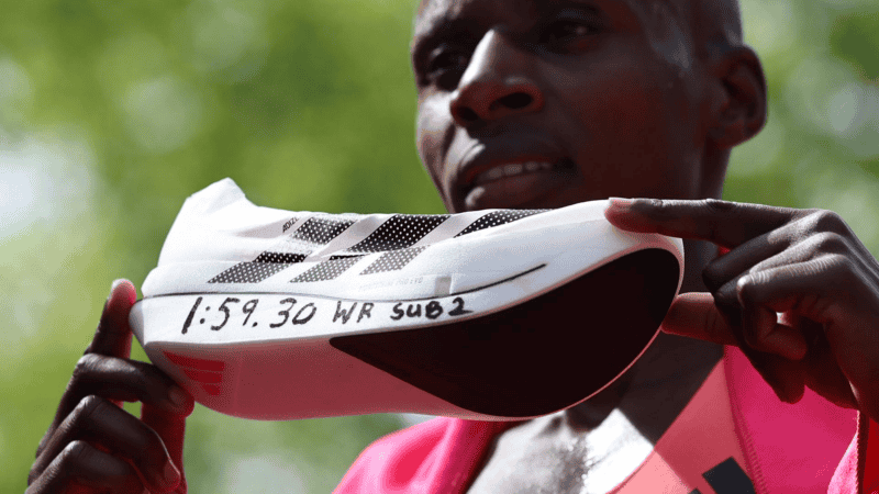 La zapatilla de la gesta de Sawe es la Adidas Adizero Adios Pro Evo 3, que sólo pesa 97 gramos. (EFE)