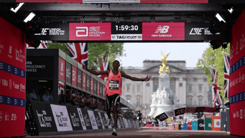 Sabastian Sawe, el keniata de 31 años que rompió el récord en la maratón de Londres. (EFE)&nbsp;