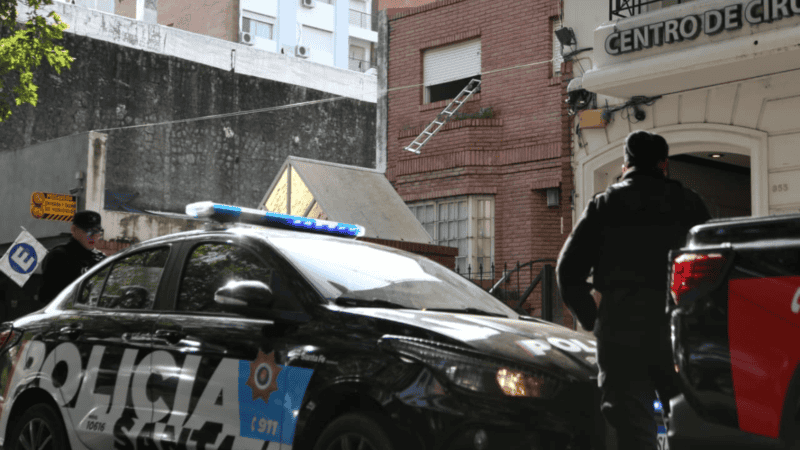 La Policía acudió al lugar tras un llamado al 911 debido al accidente.