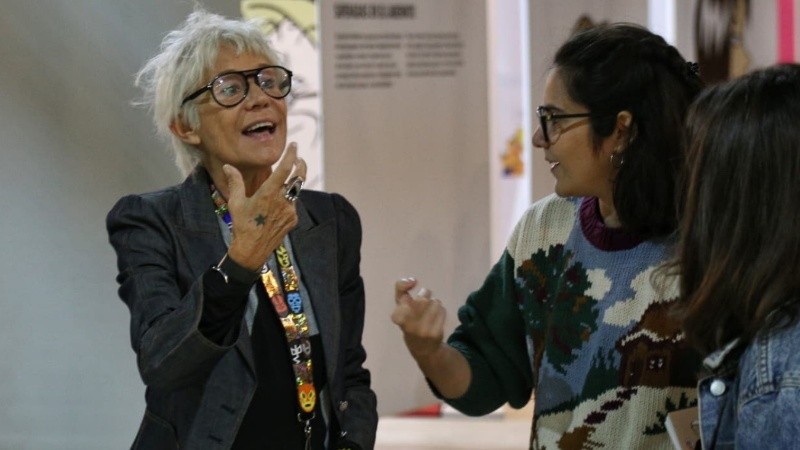 Maitena pasó este miércoles por Rosario, en la apertura de la muestra (Alan Monzón/Rosario3).