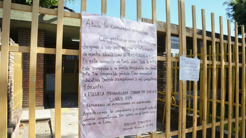La escuela estuvo cerrada por duelo este lunes.