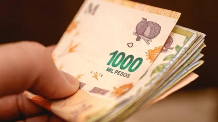 Hay 12.000 trabajadores estatales y 7.000 jubilados que tienen comprometidos más del 25% de sus ingresos por deudas.