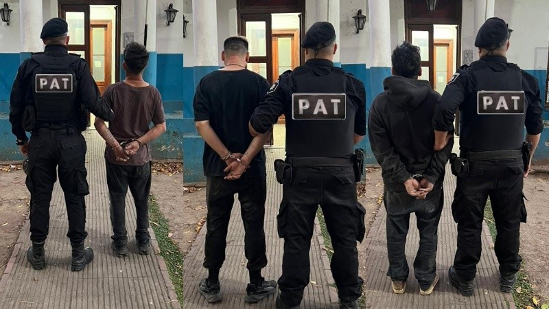 &nbsp;Los tres aprehendidos en el procedimiento.