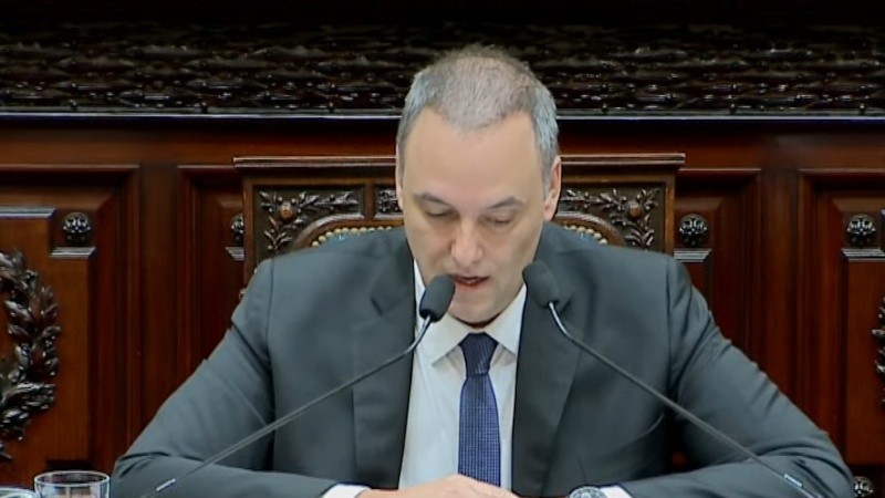 Adorni leyó su discurso de informe de gestión ante los diputados.