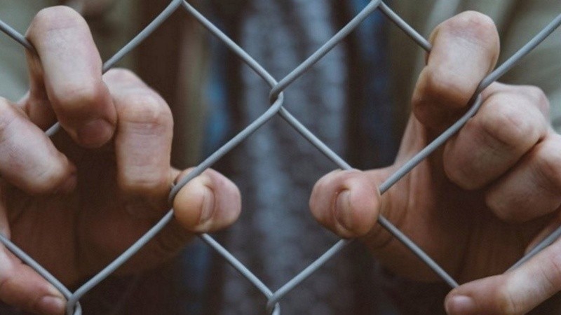 En el proceso judicial a menores, primero se define la culpabilidad o la inocencia del acusado. Luego, si se dictamina que fue responsable, en audiencia posterior se aplica la condena.