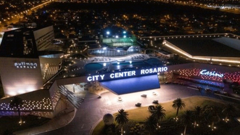 El sospechoso fue atrapado mientras apostaba el dinero robado.