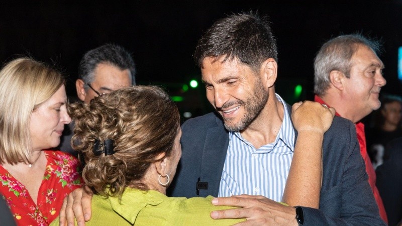 Crece la imagen positiva del gobernador Pullaro con respecto de la del presidente Milei