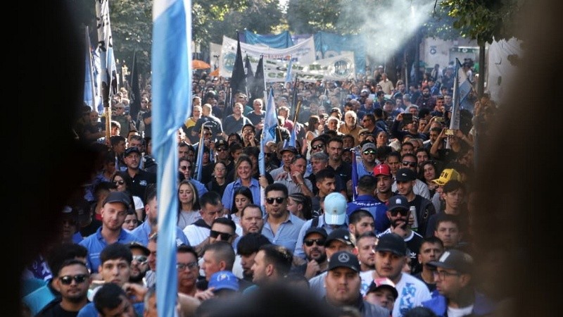 Marcha en el centro en la previa del Día del Trabajador (Alan Monzón/Rosario3).