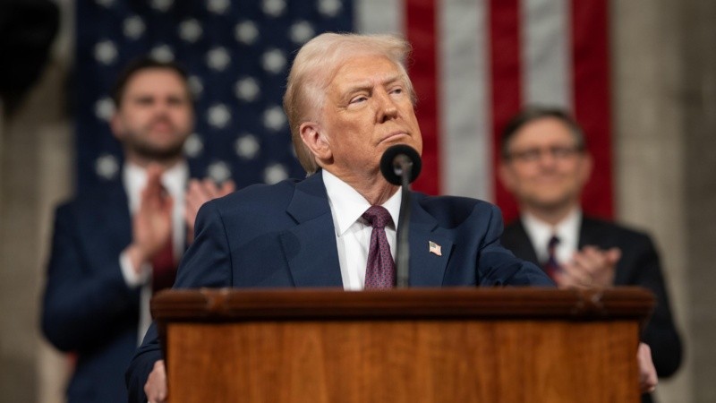 En medio de la crisis con Irán, Trump escala tensiones con Cuba.
