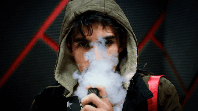 Nueva normativa nacional ordena la venta de vapeadores y tabaco calentado.