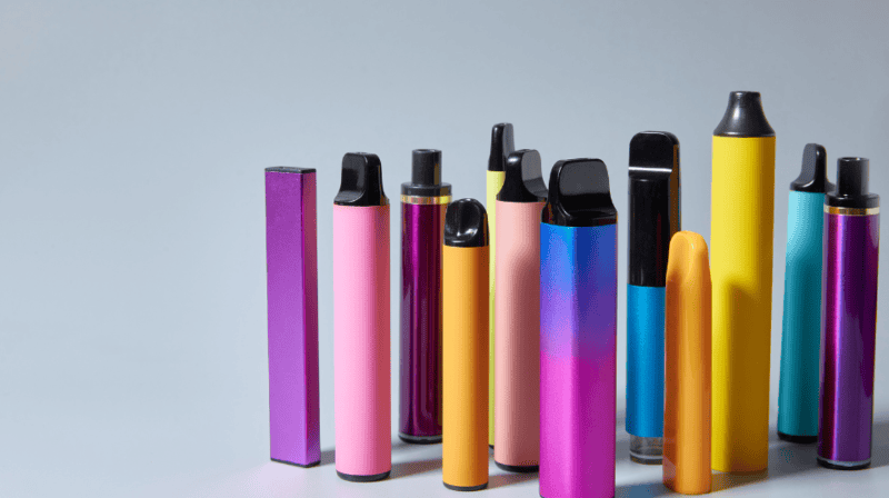 Nueva normativa nacional ordena la venta de vapeadores y tabaco calentado.