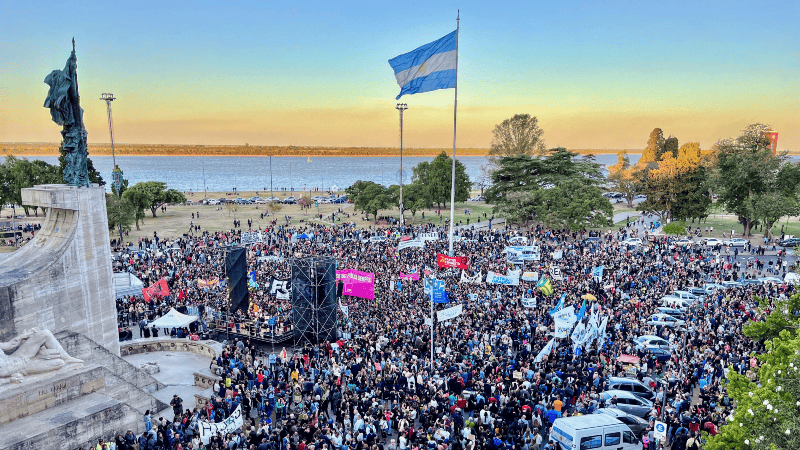 En abril del 2025 hubo una masiva manifestación que terminó en el Monumento.