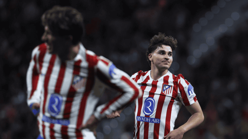Simeone y Álvarez, figuras argentinas del ataque colchonero. (EFE)