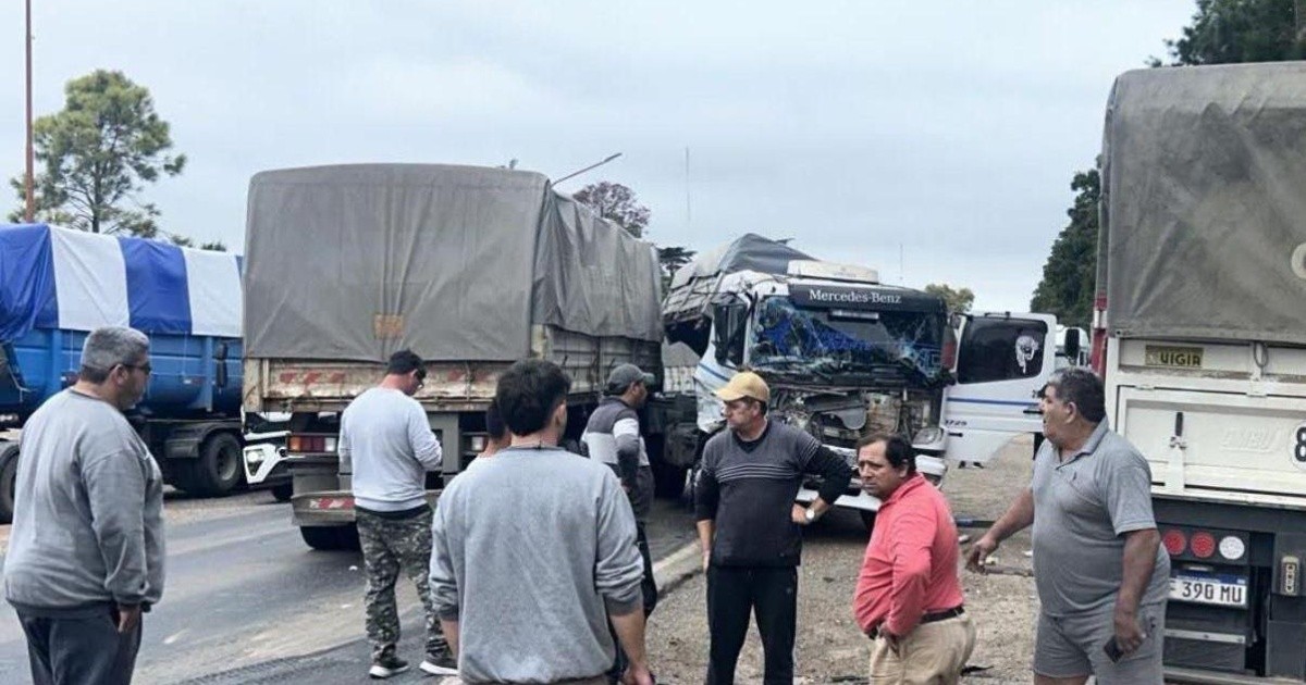 Impactante choque frontal entre dos camiones en la ruta 33 a la altura ...