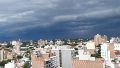 Un cielo encapotado y pronóstico de tormentas en Rosario.