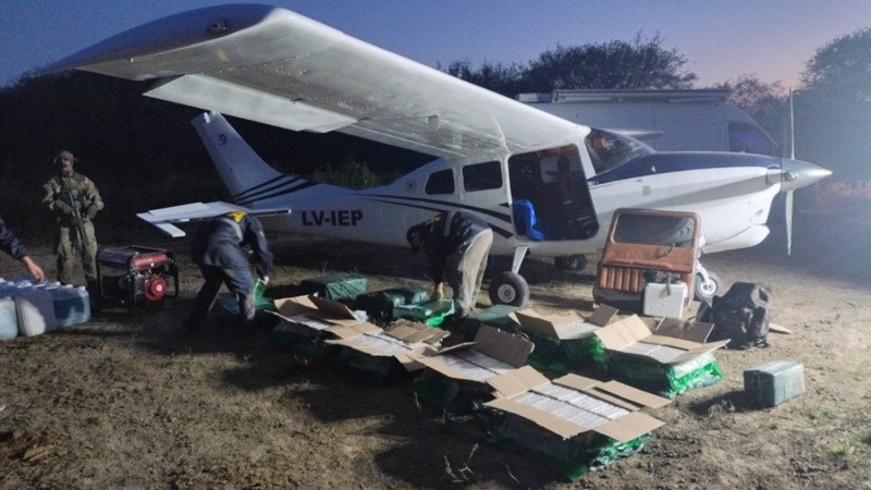 La aeronave con el cargamento de cocaína.