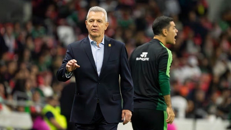 Javier Aguirre intentó calmar la situación con una postura firme pero conciliadora.