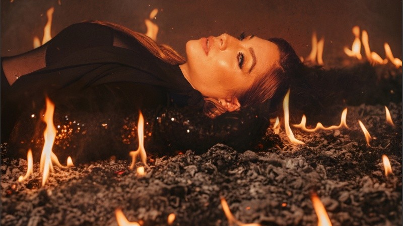 Según adelantó la propia artista, el repertorio mezclará las canciones de Historias de aquella niña con nuevas versiones de grandes clásicos de La Oreja de Van Gogh.