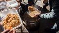 Un plato caliente en tiempos aciagos.