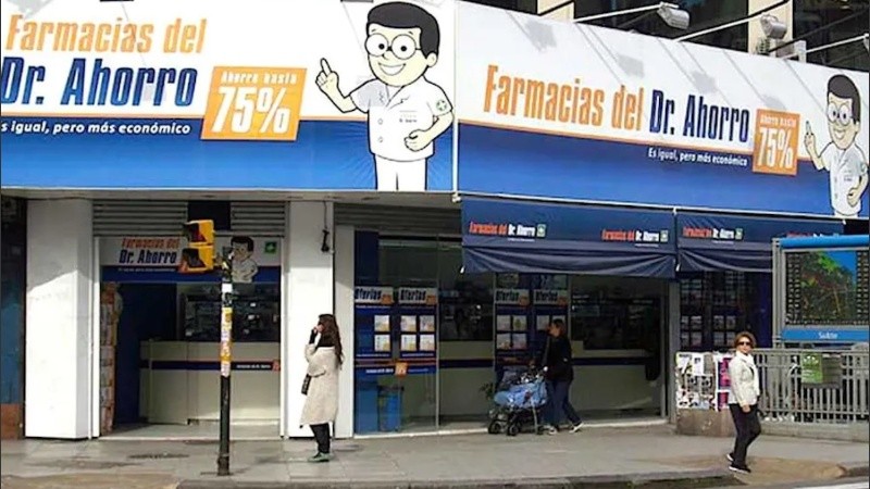 Dr. Ahorro pertenece al empresario mexicano Xavier González Zirión, quien en México es dueño de la cadena de farmacias El Fénix.