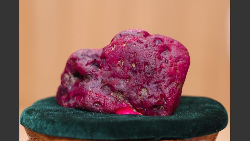 Los rubíes son cristales de corindón rojo y su valor depende del tamaño, color y claridad.