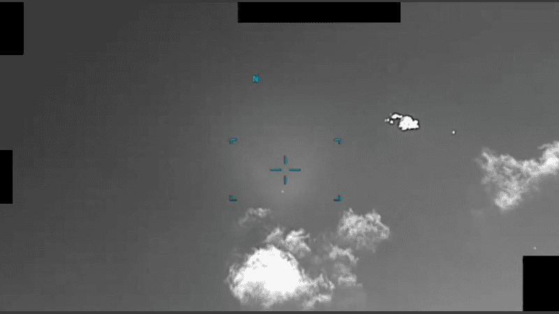 El paquete incluye casi 30 videos que muestran objetos voladores no identificados.
