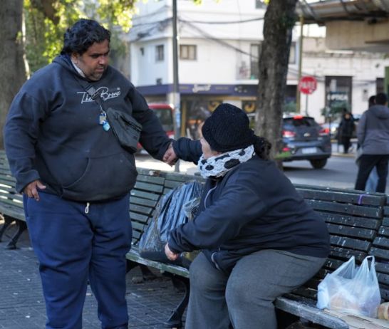 La pareja no pudo evitar la emoción al enterarse de que podrán dejar la calle (Alan Monzón/Rosario3)