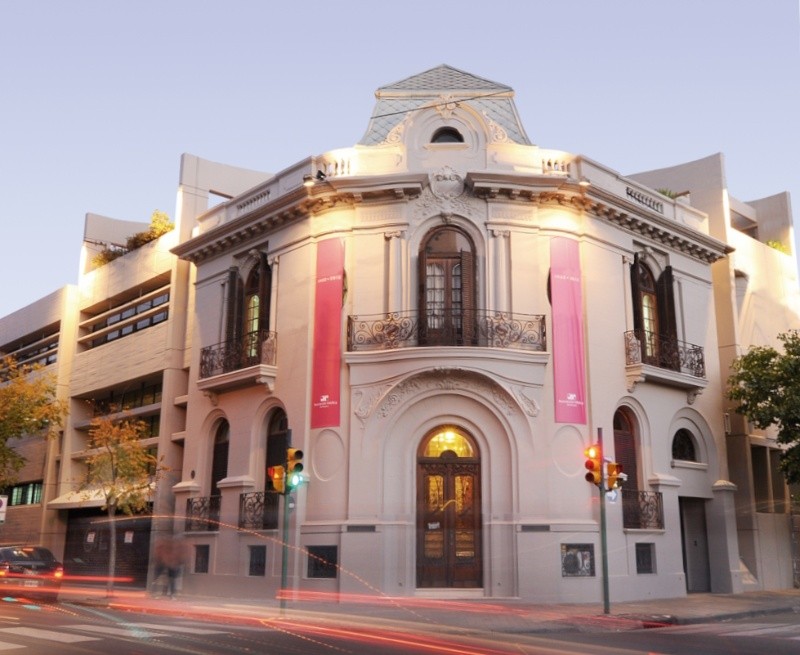 Asociación Médica de Rosario (España y Tucumán).