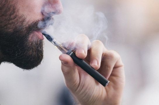 Un nuevo estudio demostró que los vapeadores introducen metales tóxicos en los pulmones.