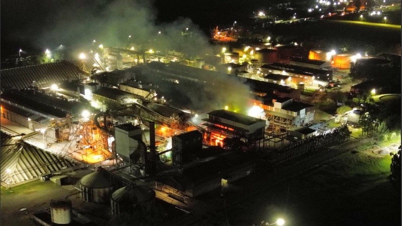 Imagen del incendio en la planta del Gran Rosario.
