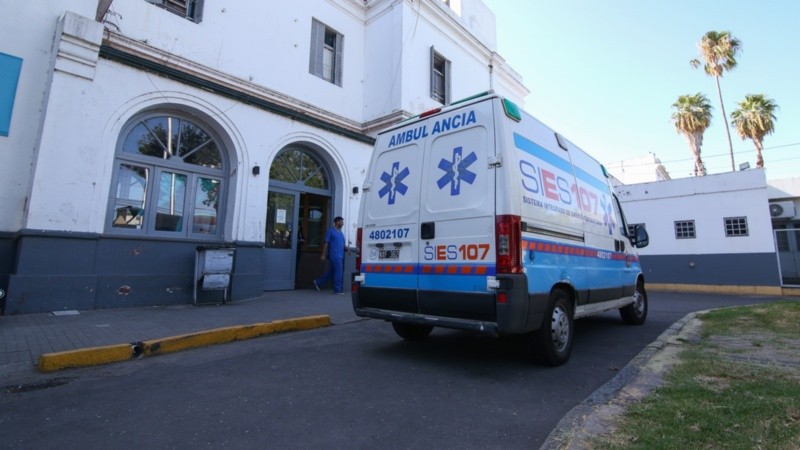 La víctima llegó muy malherida al Hospital Roque Sáenz Peña.