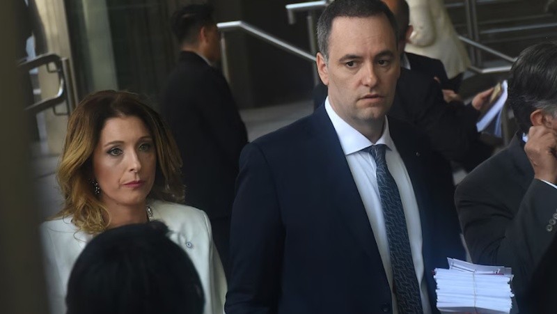 Bettina Angeletti y Manuel Adorni.&nbsp;