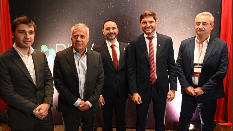 Estuvieron presentes gobernadores -encabezados por el mandatario santafesino Maximiliano Pullaro.