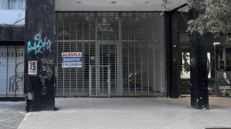 Los comerciantes sufren por la caída del consumo y el aumento de los costos.