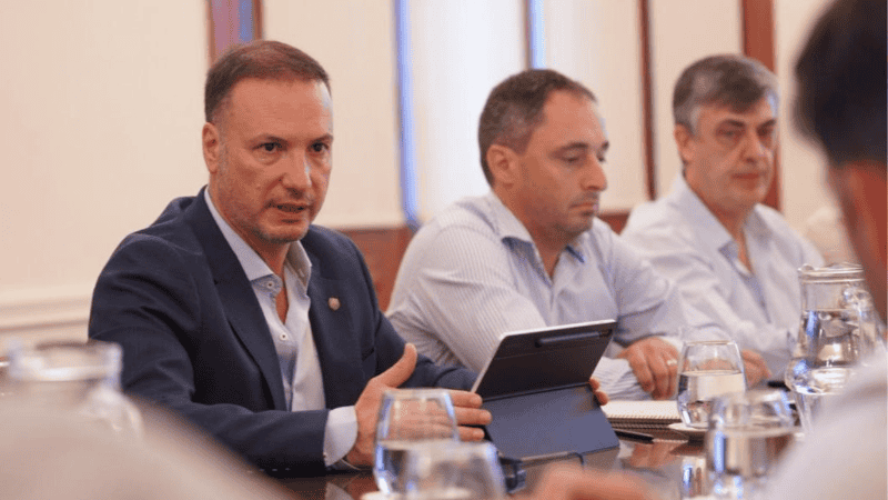 El ministro de Obras Públicas, Lisandro Enrico, y el secretario de Hídrica, Nicolás Mijich