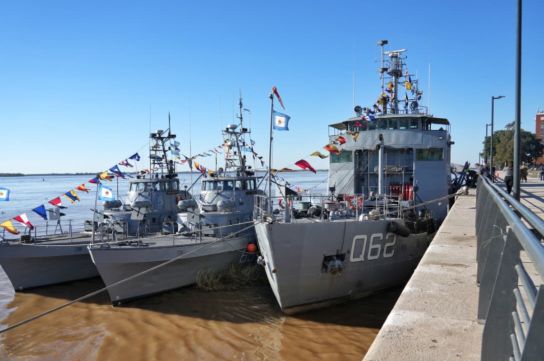 La Armada Argentina ya comenzó en Rosario sus jornadas de puertas abiertas.