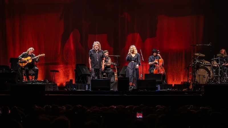 Robert Plant brindó un recital internacional solemne en el Metropolitano de Rosario.