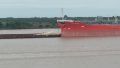 El momento exacto del impacto del remolcador contra el barco