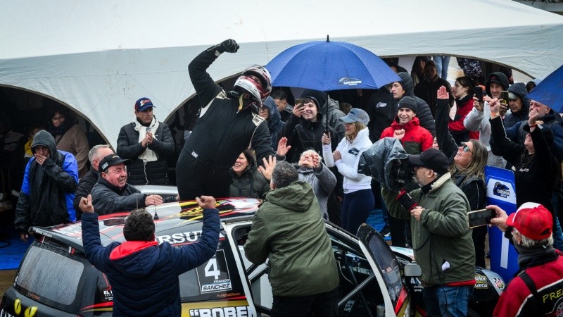 La emoción de los ganadores del Nuevo Car Show (Foto: Oficial Nuevo Car Show)&nbsp;