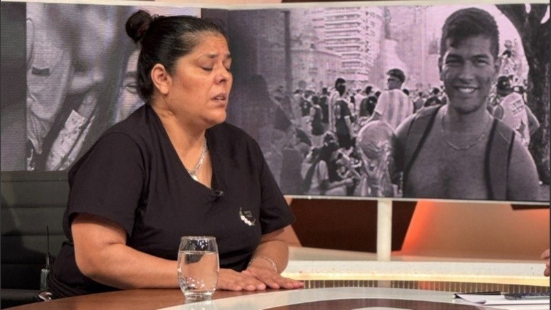 Daniela durante su visita a los estudios de El Tres.