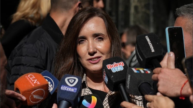 Villarruel habló con la prensa rosarina tras homenajear a su padre en la Catedral (Alan Monzón).