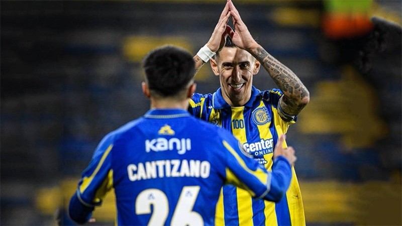 Di María le agradece a Cantizano el pase gol: el pibe no lo olvidará jamás (Fotobaires).