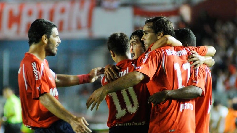 Los jugadores compartieron la camiseta de Indpendiente y ambos se coronaron campeones de la Copa Sudamericana.