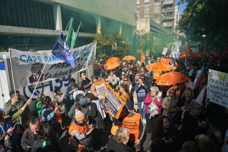 La columna principal de la marcha llegando al microcentro de Rosario (Alan Monzón/Rosario3) La columna principal de la marcha llegando al microcentro de Rosario (Alan Monzón/Rosario3)
