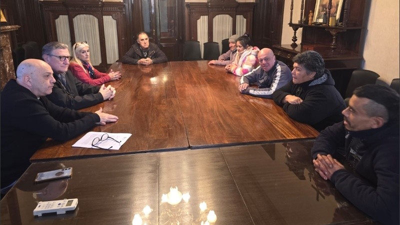 El encuentro de Mirás con los cuidacoches.