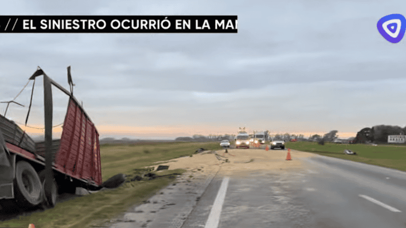 Tránsito cortado a la primera hora de la mañana en la autopista.